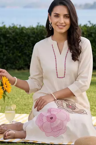 women floral printed regular kurta with trousers