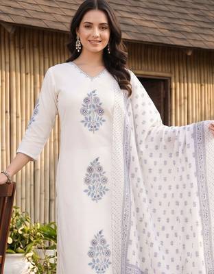 women ethnic motifs printed regular cotton kurta with trousers & with dupatta 2