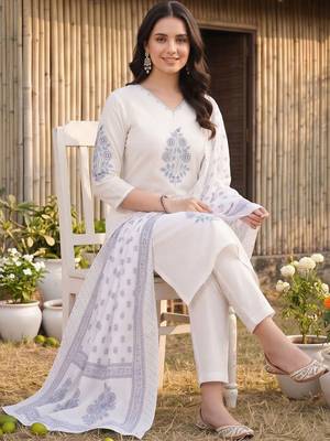 women ethnic motifs printed regular cotton kurta with trousers & with dupatta 5