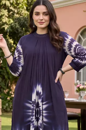 women dyed pleated cotton kurta with trousers