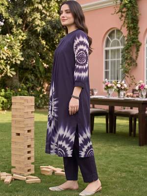 women dyed pleated cotton kurta with trousers 3