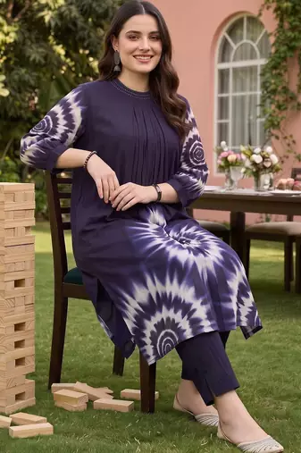 women dyed pleated cotton kurta with trousers