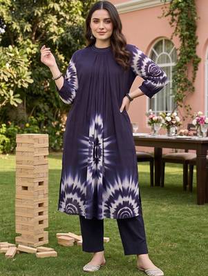women dyed pleated cotton kurta with trousers 6