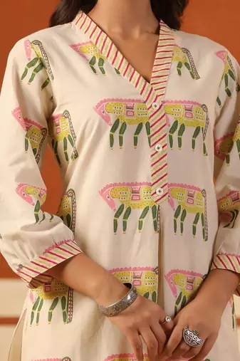 women ethnic motifs printed regular cotton kurta with trousers