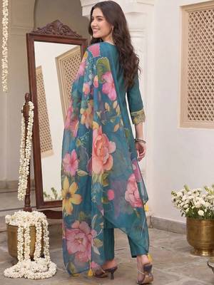women floral embroidered regular thread work kurta with trousers & with dupatta 4