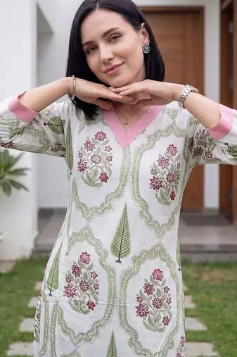 women floral printed regular cotton kurta with trousers