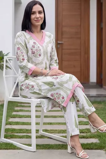 women floral printed regular cotton kurta with trousers