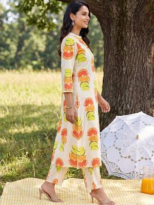women printed regular cotton kurta with trousers 3