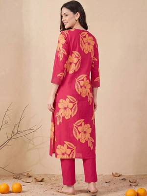 women floral printed regular cotton kurta with trousers 4