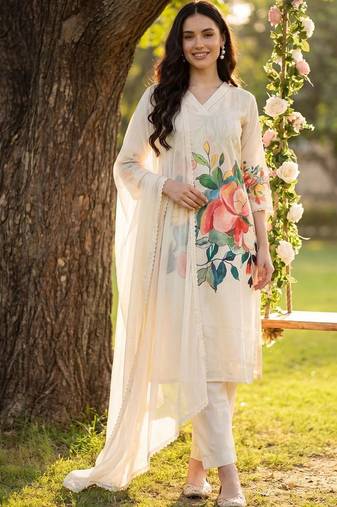 women floral printed regular kurta with trousers & with dupatta