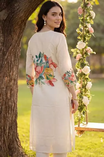women floral printed regular kurta with trousers & with dupatta