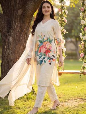 women floral printed regular kurta with trousers & with dupatta 6