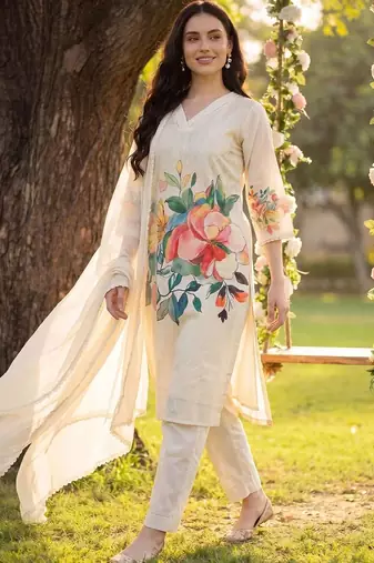 women floral printed regular kurta with trousers & with dupatta