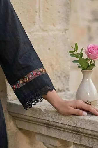 women ethnic motifs embroidered regular thread work cotton kurta with trousers & with dupatta