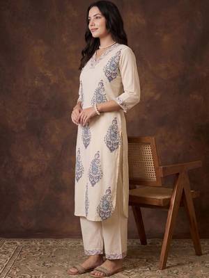 women ethnic motifs printed regular cotton kurta with palazzos 4