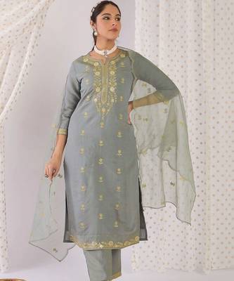 women ethnic motifs embroidered regular kurta with trousers & with dupatta 1