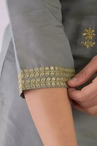 women ethnic motifs embroidered regular kurta with trousers & with dupatta