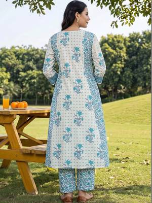 women floral printed panelled beads and stones cotton kurta with trousers & with dupatta 4