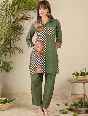 women printed regular cotton kurta with trousers 1