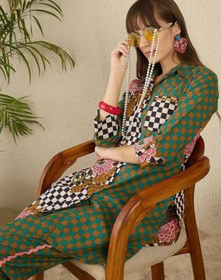 women printed regular cotton kurta with trousers 2
