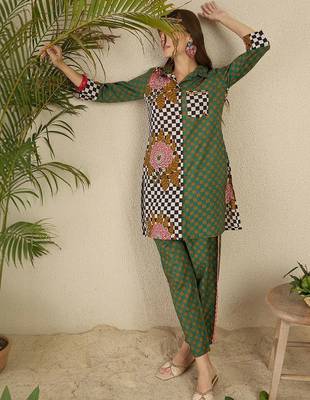 women printed regular cotton kurta with trousers 3