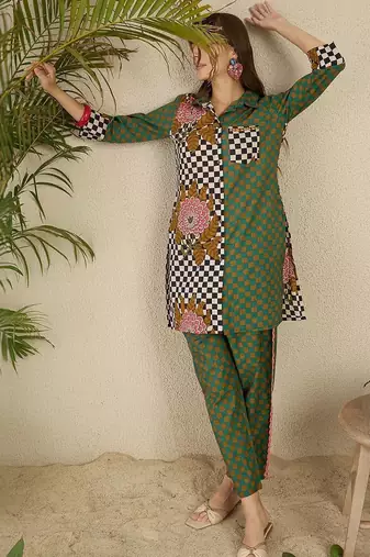 women printed regular cotton kurta with trousers