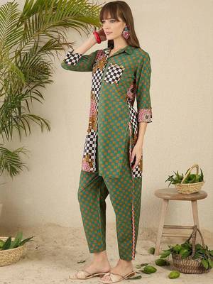 women printed regular cotton kurta with trousers 6