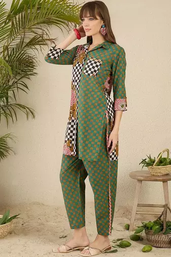 women printed regular cotton kurta with trousers