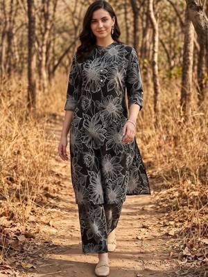 women floral printed regular kurta with palazzos 1