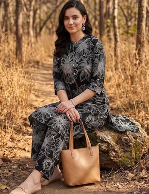 women floral printed regular kurta with palazzos 5