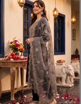 women ethnic motifs embroidered regular thread work kurta with trousers & with dupatta 3