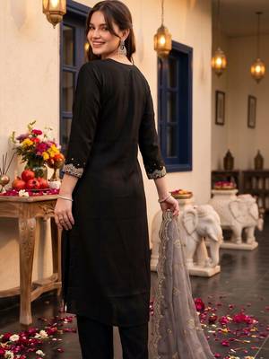 women ethnic motifs embroidered regular thread work kurta with trousers & with dupatta 4