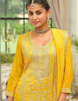 women ethnic motifs embroidered regular thread work kurta with palazzos & with dupatta 2