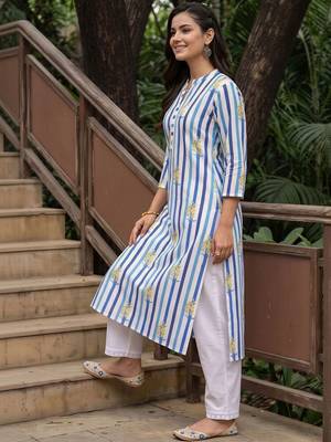 women printed regular cotton kurta with trousers 3