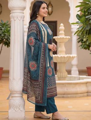 women ethnic motifs printed regular cotton kurta with trousers & with dupatta 4