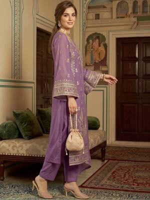 women ethnic motifs embroidered regular kurta with trousers & with dupatta 3