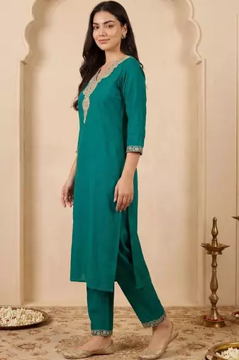women ethnic motifs embroidered regular thread work kurta with trousers