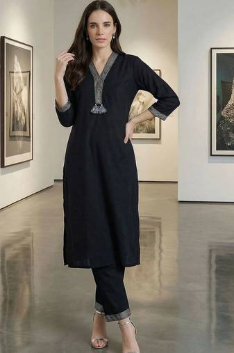 women regular kurta with trousers