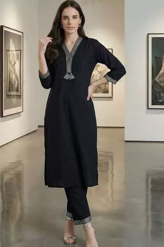 women regular kurta with trousers