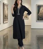 women regular kurta with trousers