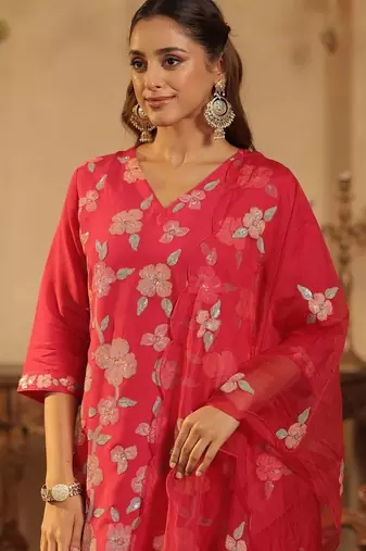 women floral embroidered regular sequinned kurta with trousers & with dupatta