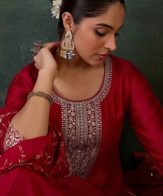 women ethnic motifs embroidered regular gotta patti kurta with trousers & with dupatta 2