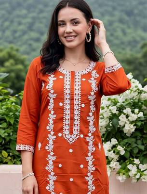 women ethnic motifs embroidered regular thread work kurta with trousers 2