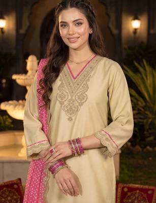 women ethnic motifs embroidered regular thread work kurta with trousers & with dupatta 2