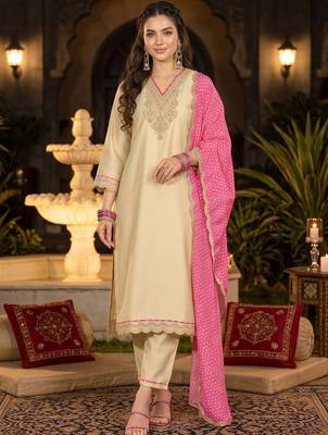 women ethnic motifs embroidered regular thread work kurta with trousers & with dupatta 6