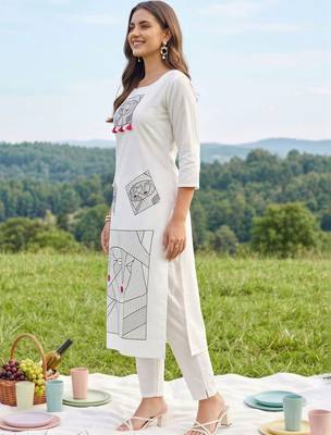 women printed regular cotton kurta with trousers 3