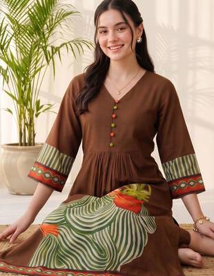 women ethnic motifs printed empire cotton kurta with trousers 5