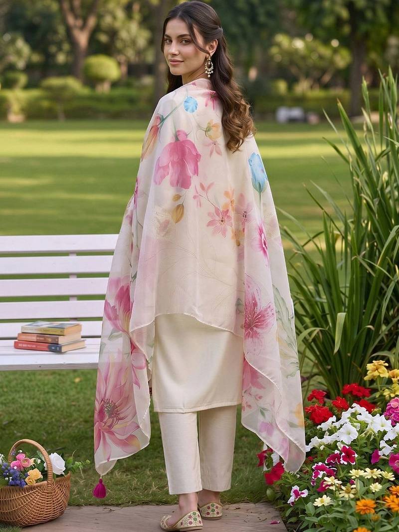 women floral embroidered regular thread work kurta with trousers with dupatta