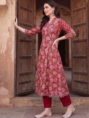 women floral printed regular cotton kurta with trousers & with dupatta 3