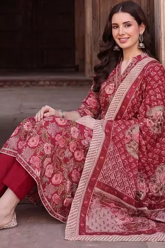 women floral printed regular cotton kurta with trousers & with dupatta